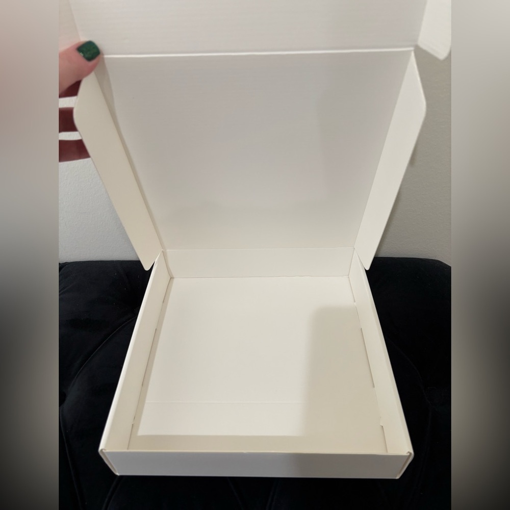 Aritzia Gift Box - Picture 3 of 5